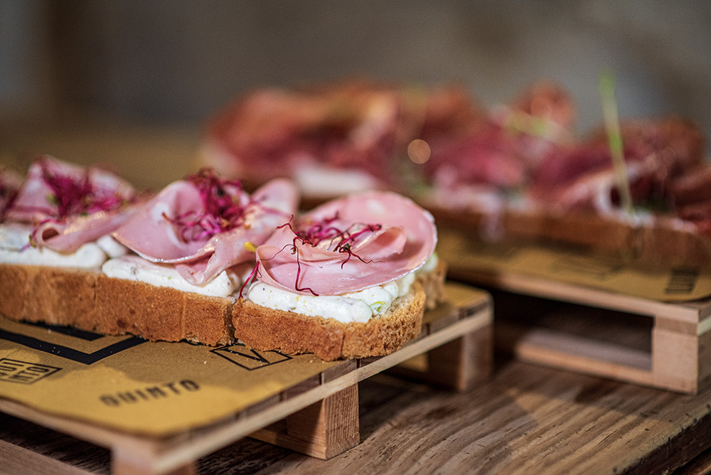 bruschetta con mortadella
