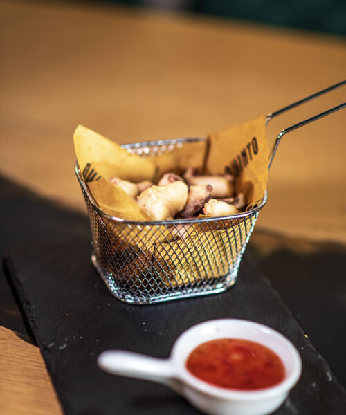 cestino di patatine fritte